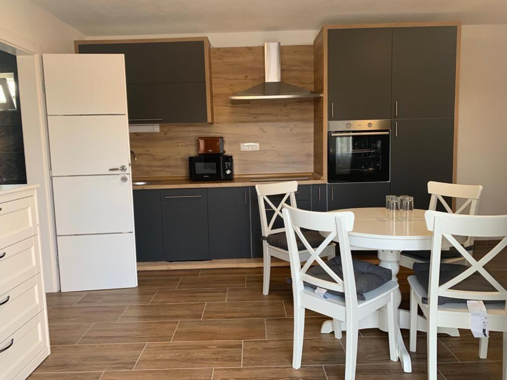 Apartmani Albatros Perusic Luaran gambar
