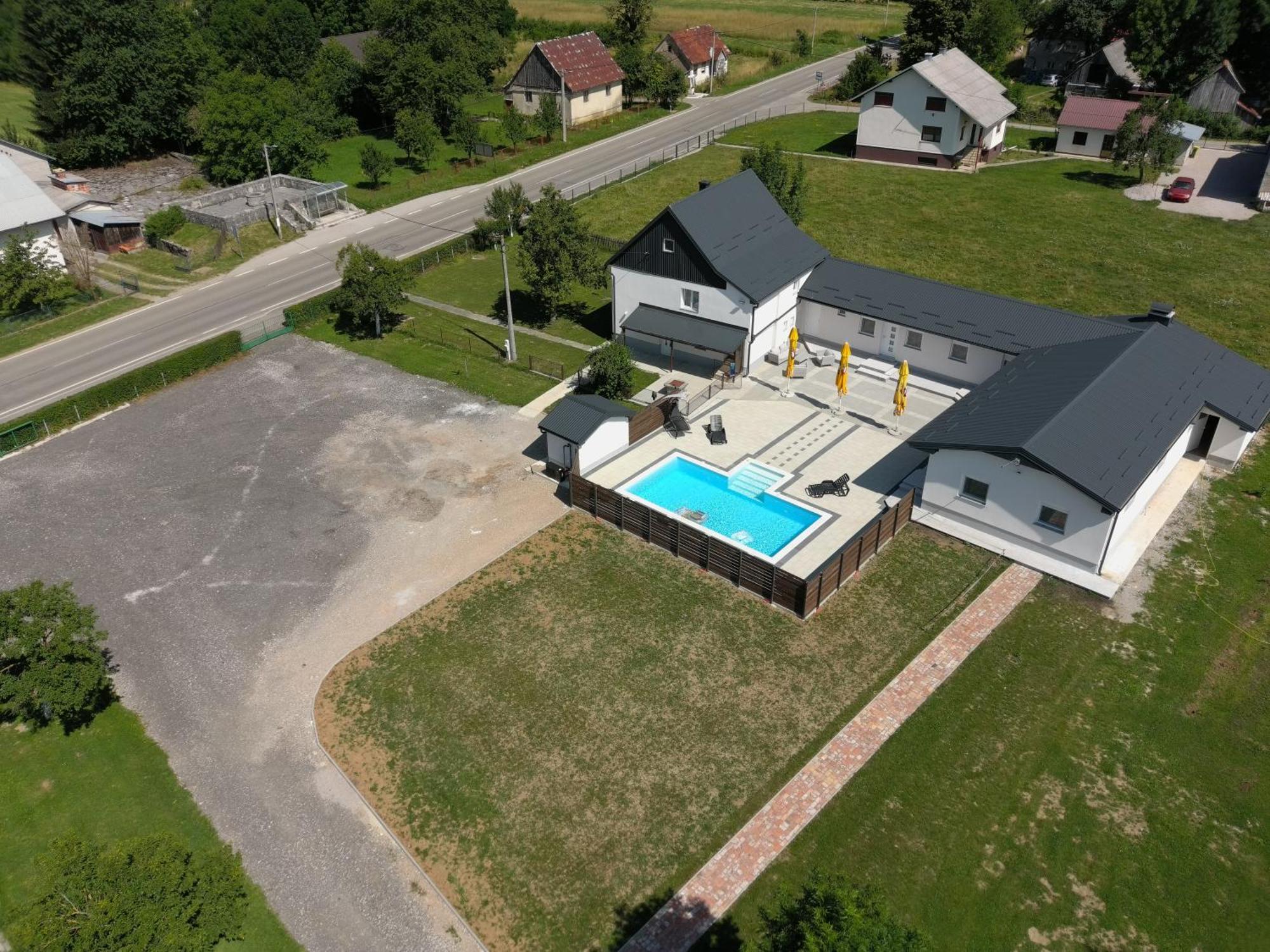 Apartmani Albatros Perusic Luaran gambar