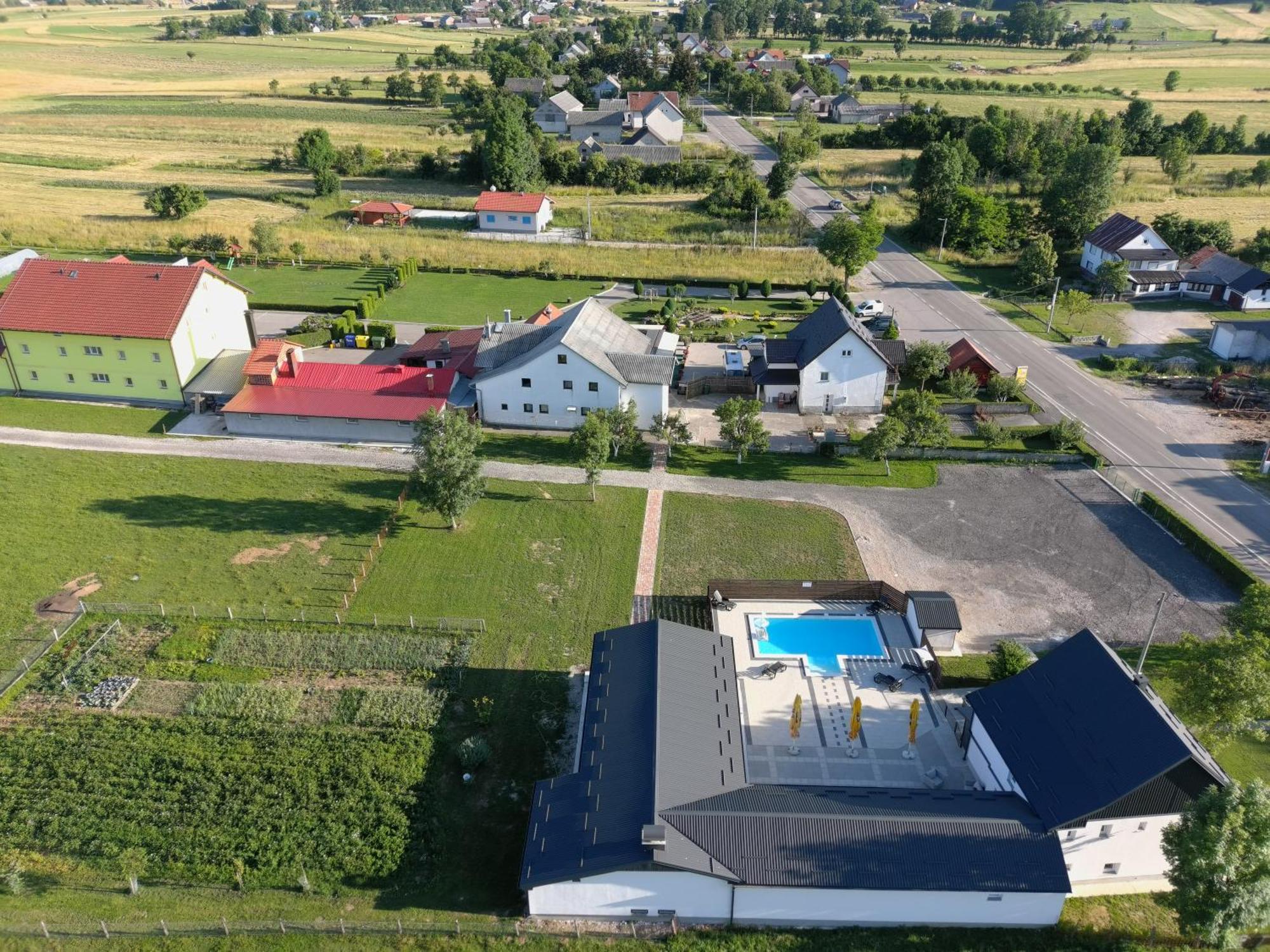 Apartmani Albatros Perusic Luaran gambar
